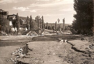 Old bridge derruït and with passeres wooden provisional