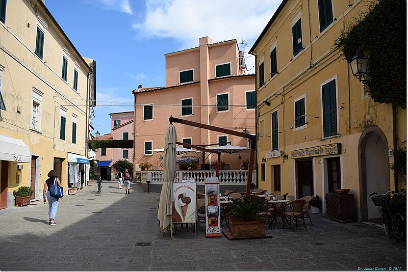 File:Porto Azzurro (Insel Elba) 0552 (46461279744).jpg