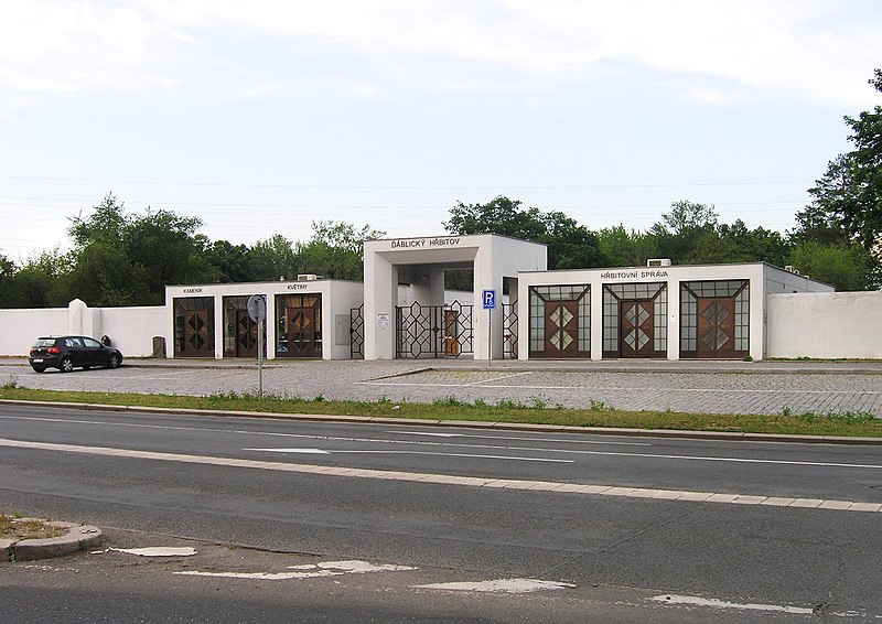 File:Prague Střížkov Ďáblice-cemetery.jpg