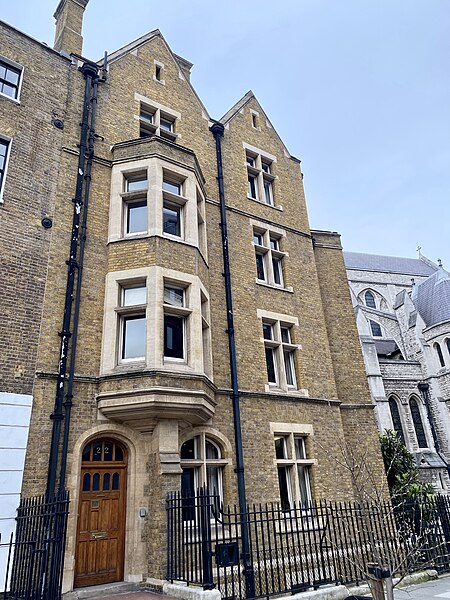 File:Presbytery to St James's, Spanish Place at 22 George Street, Marylebone, March 2023.jpg