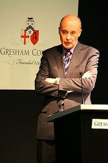 Reynolds delivering a lecture at Gresham College in 2014. Professor David Reynolds.jpg