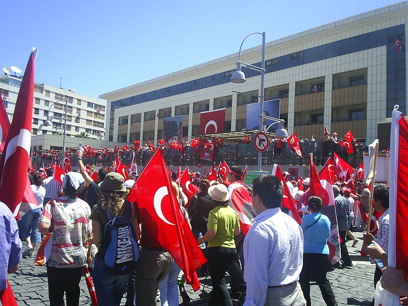 File:Protect Your Republic Protest İzmir22.JPG