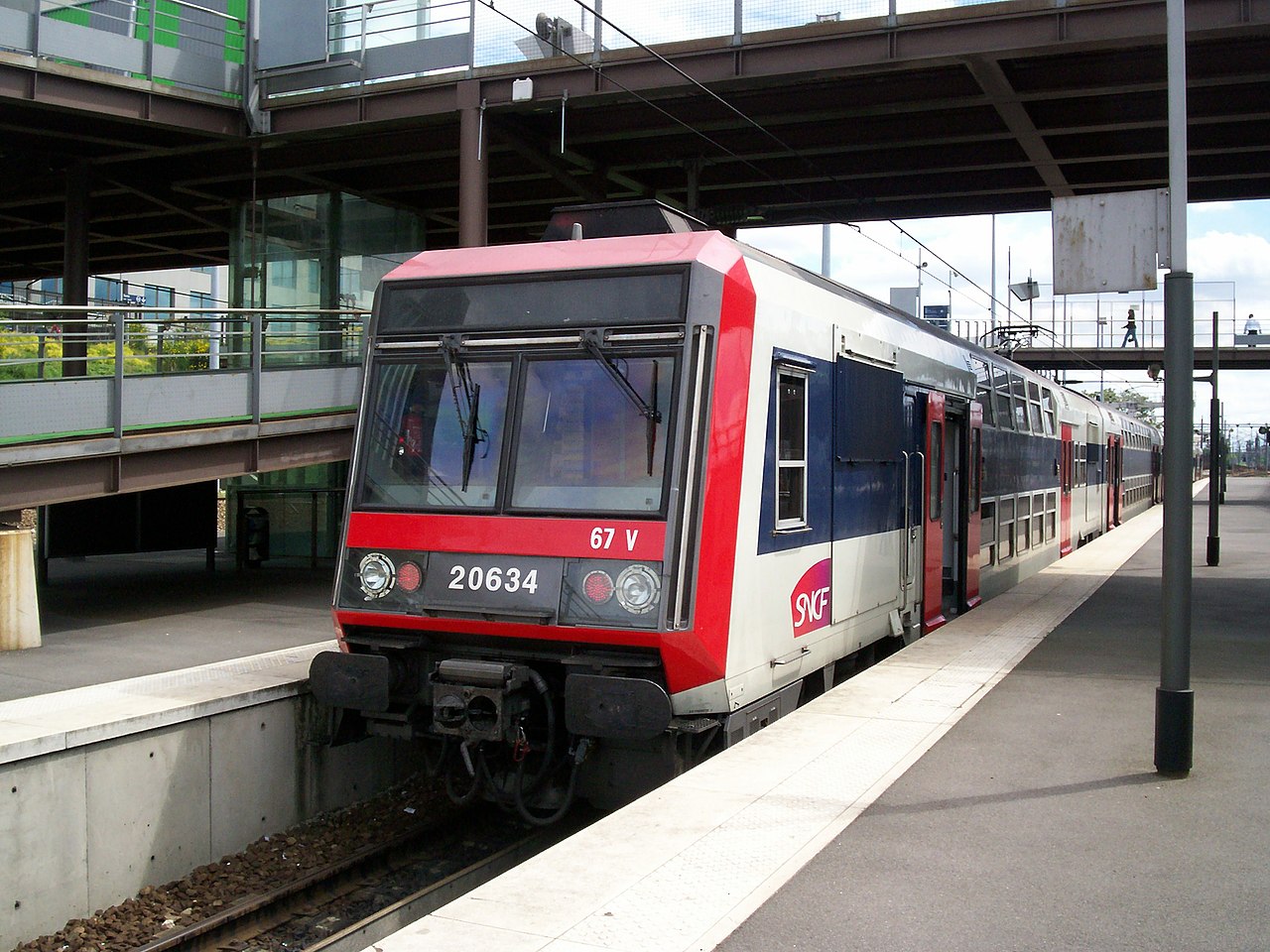 File:RER D - Gare StadeFrance 30.JPG - Wikimedia Commons