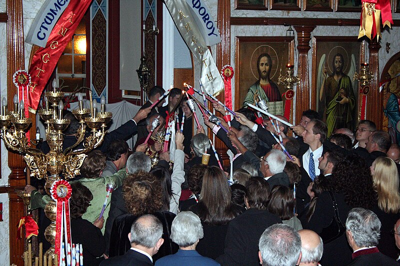 File:Receiving the Holy Light at Easter.jpg