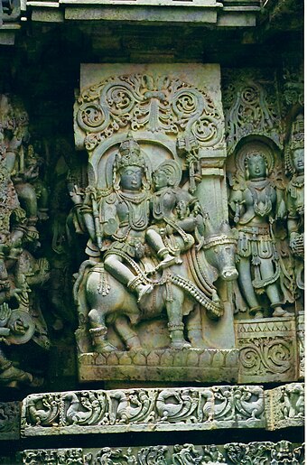 Shiva, Parvati, Nandi at Halebidu