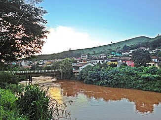 Der Rio Piracicaba in der gleichnamigen Gemeinde Rio Piracicaba.