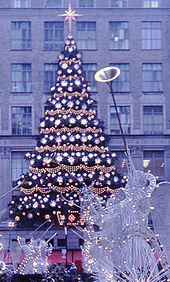 Rockefeller Center Christmas tree, New York, 1970 Rockefeller Center Christmas tree, New York, 1970 - Flickr - PhillipC-cropped.jpg