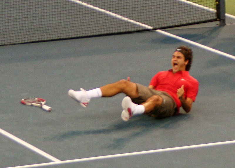 File:Roger Federer wins the US Open 2008 (2842364721).jpg