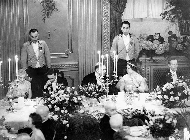 (Left to right) T.A. Crerar, King George VI, Prime Minister William Lyon Mackenzie King, Queen Elizabeth, and Governor General the Lord Tweedsmuir at 