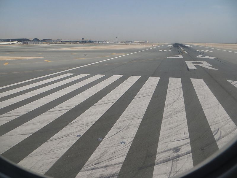 File:Runway 34R at Hamad Airport Doha, July 2014.jpg