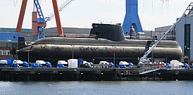 Submarino grego HS Papanikolis na doca de construção Howaldtswerke-Deutsche Werft(HDW) em Kiel