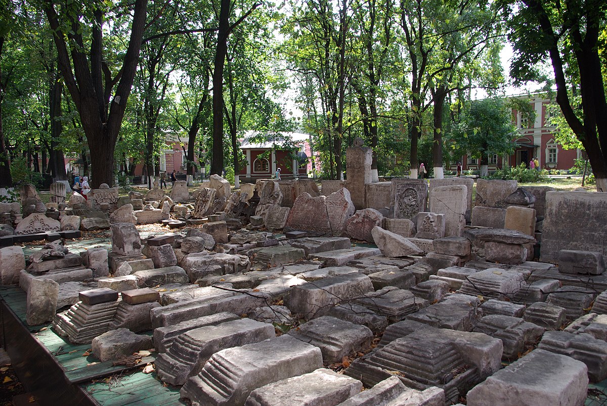 старое донское кладбище в москве