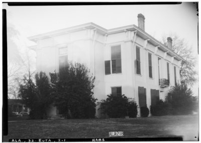 Old Greene County Courthouse in Eutaw, Alabama SOUTH ELEVATION (FRONT), EAST SIDE - Greene County Courthouse, Main and Boligee Streets, Prairie and Monroe Avenues, Eutaw HABS ALA,32-EUTA,2-1.tif