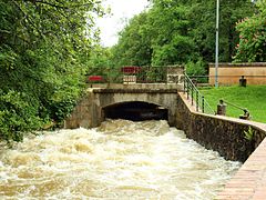 Saint-Amand-en-Puisaye, le pont sur la Vrille en crue, 1er juin 2016