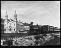 Train devant la basilique de Ste-Anne-de-Beaupré vers 1893.