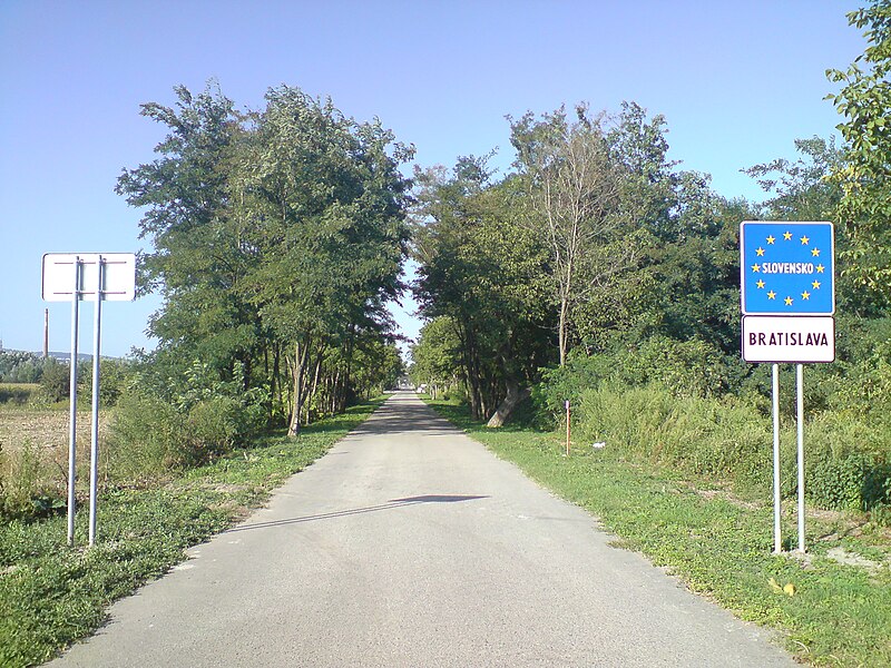 File:Schengen border Slovakia 2.jpg