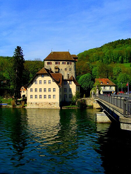 File:Schloss Röttel gelblich - panoramio.jpg