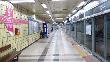 Seoul metro 812 Gangdong gu office station platform 20181125 124856