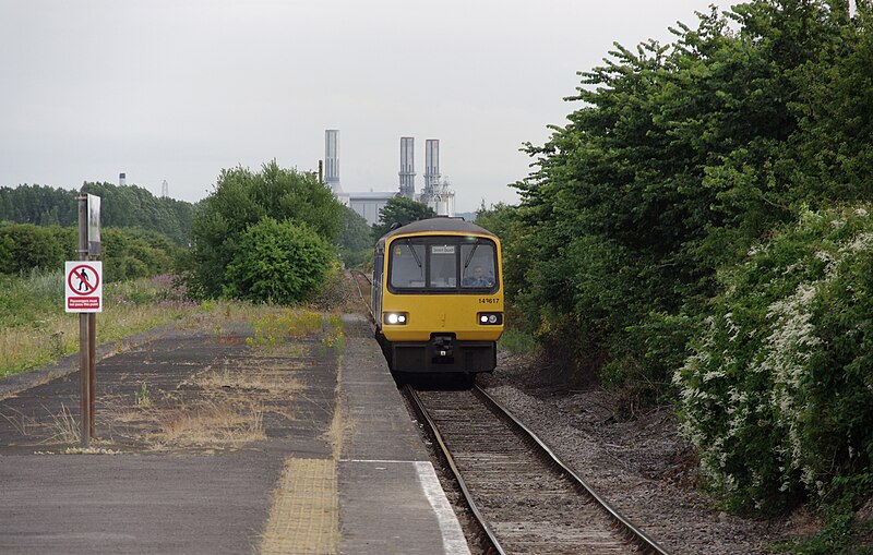 File:Severn Beach railway station MMB 19 143617.jpg