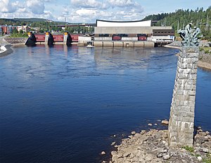 Das Kraftwerk von der Unterwasserseite