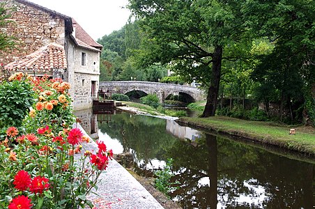 Mühle und alte Brücke über die Côle