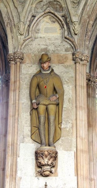 File:St Etheldreda, Ely Place, London EC1 - Nave statue - geograph.org.uk - 1613372.jpg