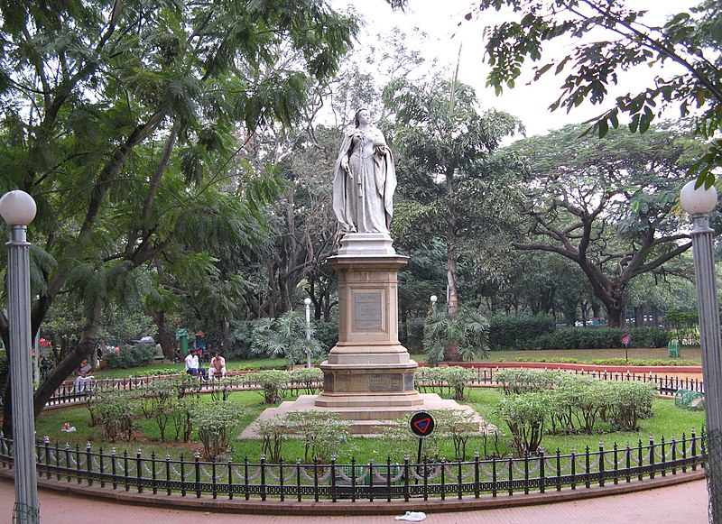 File:Statue of Queen Victoria in Bangalore.jpg