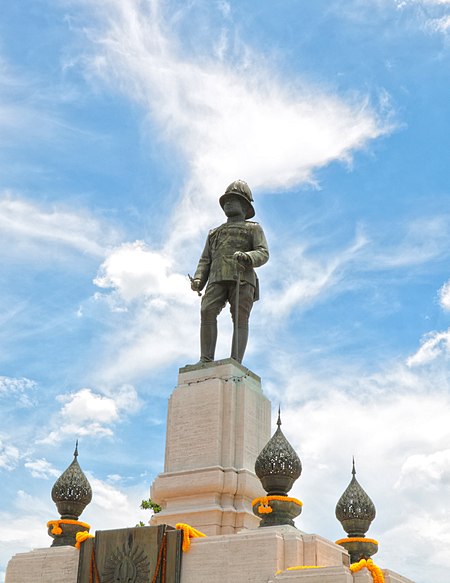 ไฟล์:Statue_of_Rama_VI,_Lumphini_Park.jpg