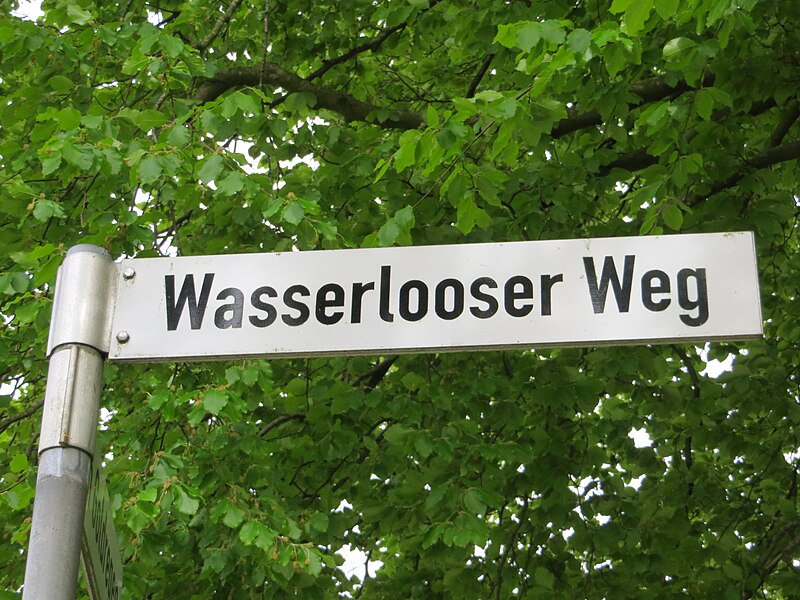 File:Straßenschild Wasserlooser Weg (Flensburg-Mürwik 2014), Bild 02.JPG