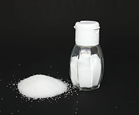 Table salt with salt shaker V1.jpg