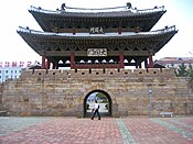Taedong Gate, Pyongyang (5063216865).jpg