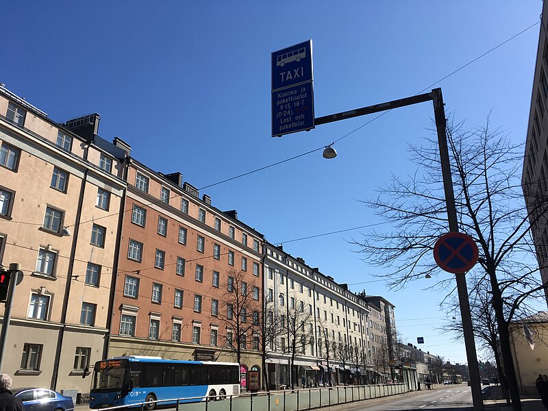 File:Taxi lane sign (30086566958).jpg