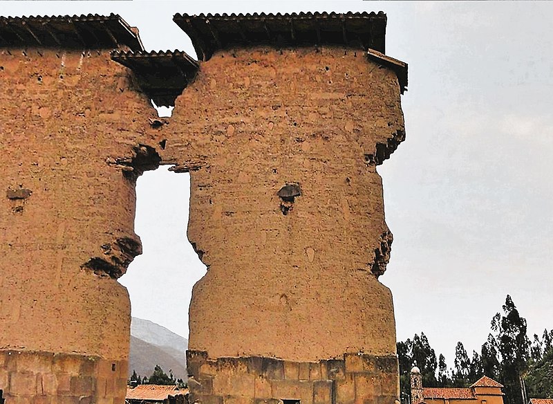 File:Temple de Wiracocha , Raqchi (Peru) (2).jpg