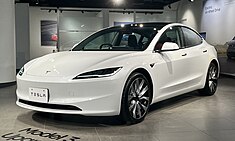 Tesla Model 3 (2023), long range, Japan, left-front.jpg
