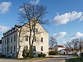 Einzeldenkmal der Sachgesamtheit Schloss und Rittergut Thammenhain: Freiherr-von-Schönberg-Haus (Gutsverwalterhaus) (siehe auch Sachgesamtheit 09303055, Am Wildpark 1–9)