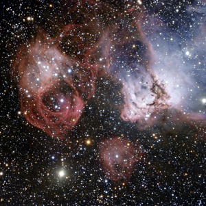 Aufnahme des المقاريب العظيمة; links, oberhalb der Bildmitte NGC 2035, rechts NGC 2032