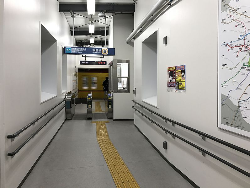 File:Tokyo Metro Giniza Line Shibuya Station Miyamasuzaka District Gate (temporary gate).jpeg