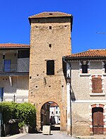 Vierkante toren van Trie-sur-Baïse (Hautes-Pyrénées) 1.jpg