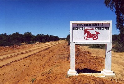 Una señal que marca el Trópico de Capricornio en Atsimo-Andrefana Región, Madagascar.