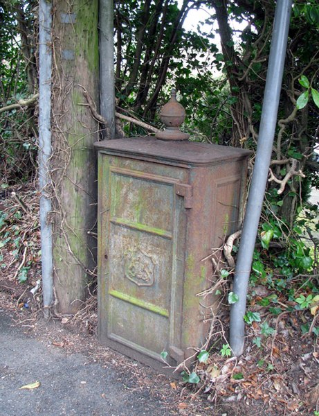 File:Unknown box, Ballylesson - geograph.org.uk - 756952.jpg