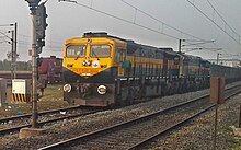 VSKP gudang berbasis WDG4D loco di Pendurthi Kereta api station.jpg