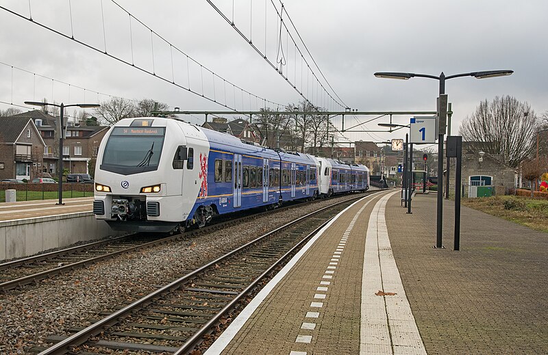 File:Valkenburg Arriva Flirt3 457-450 S4 Maastricht Randwyck1 (30856269323).jpg