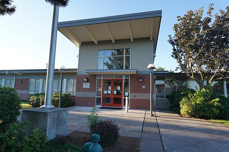 File:Vancouver Public Schools Administrative Services building entrance, July 2020.jpg