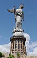 Réplica monumental de la Virgen de Quito.