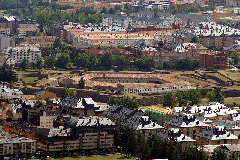 File:Vista de Jaca desde el fuerte Rapitán - panoramio - jnerin.jpg