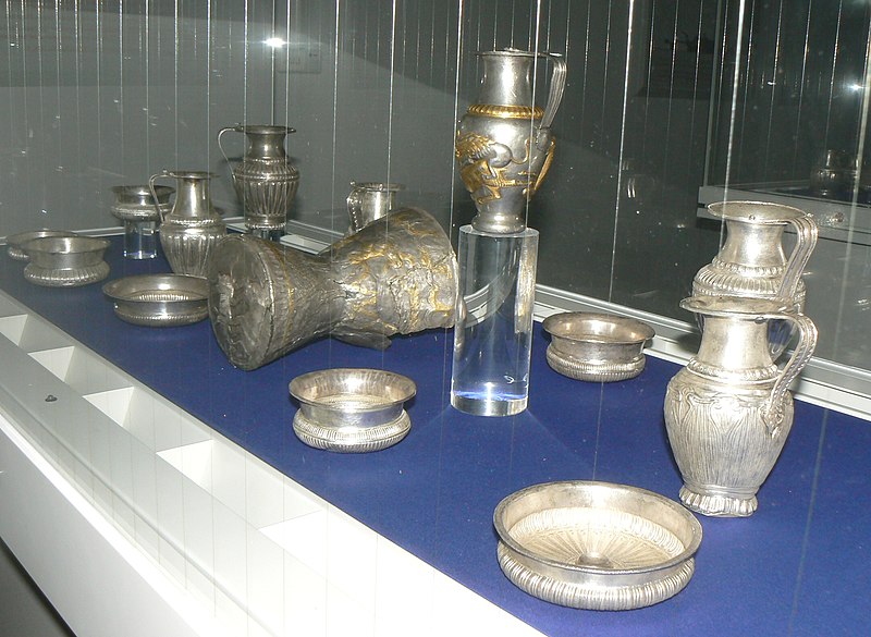 File:Vratsa-museum-Rogozen-treasure-10.jpg