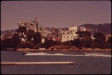 San Francisco in 1972 WATER SKIING - NARA - 544712.tif