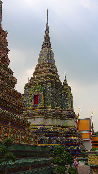 File:Wat Pho Bangkok (12416895913).jpg