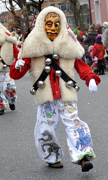 File:Weingarten Narrensprung 2011 Haidgau Chadaloh.jpg