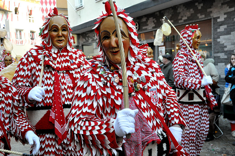 File:Weingarten Narrensprung 2013 Plätzlerzunft 14.jpg